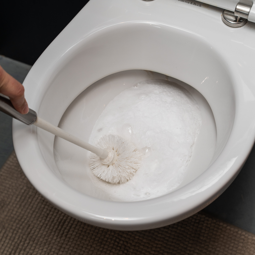 Explosion de mousse pour toilettes